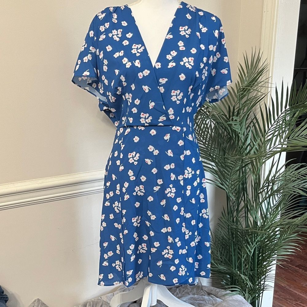 NWT French Connection Floral Blue Wrap Dress Size 12 L Large - Picture 1 of 11